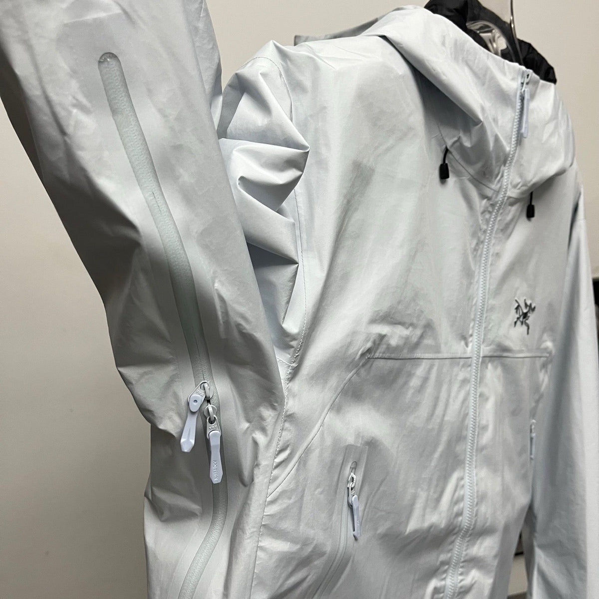 Arc'teryx 3-in-1 Hooded Down Jacket | Winter Layering System Light Blue / Black