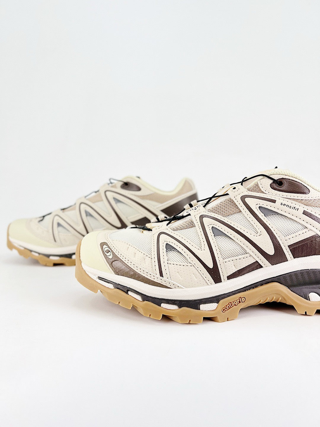 Salomon XT-6  Outdoor Trail Sneakers Men Women Hiking Trail Running Shoes Off-white mesh upper with dark brown overlays