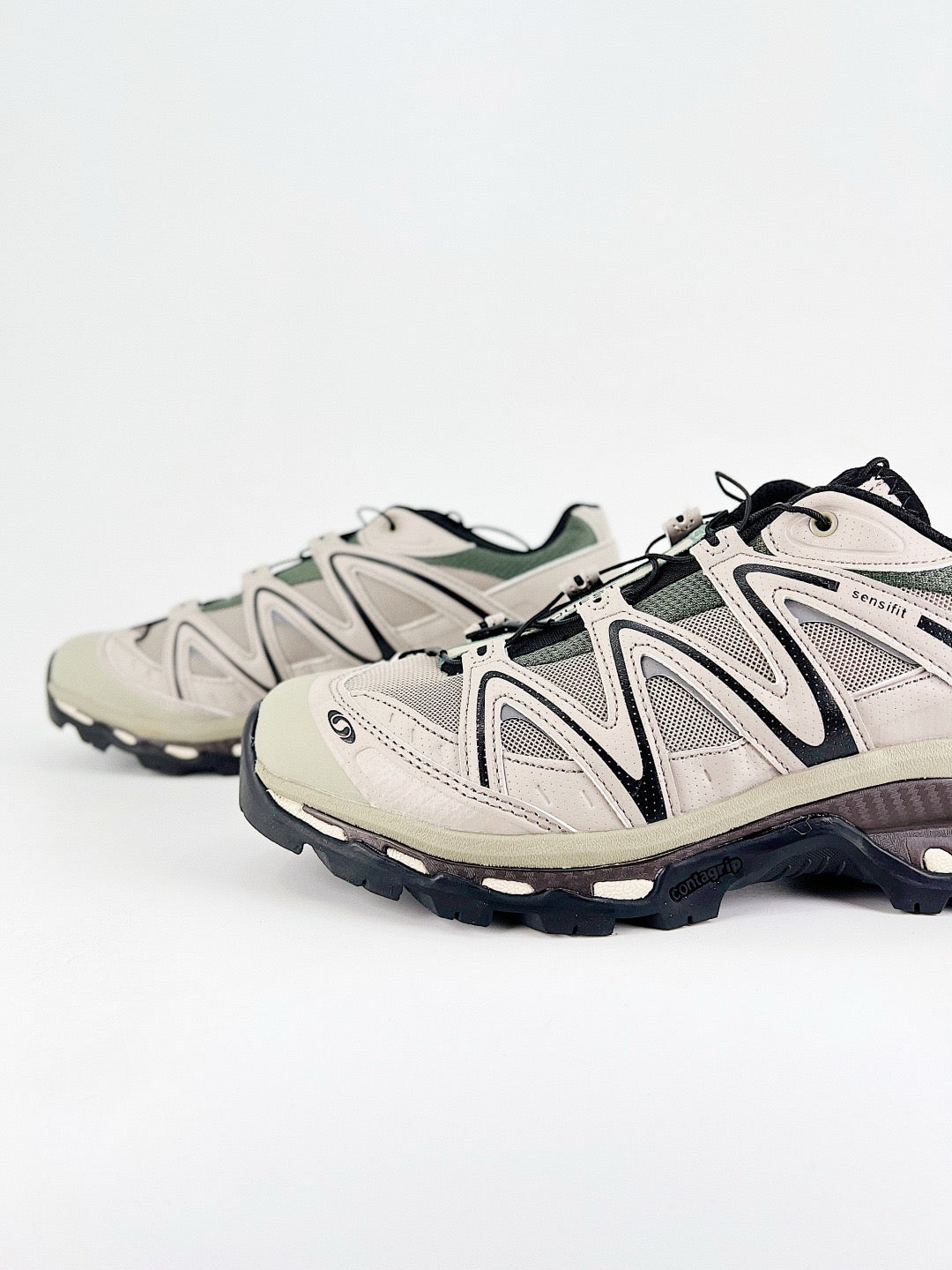 Salomon XT-6  Outdoor Trail Sneakers Men Women Hiking Trail Running ShoesOff-white mesh upper with olive green overlays
