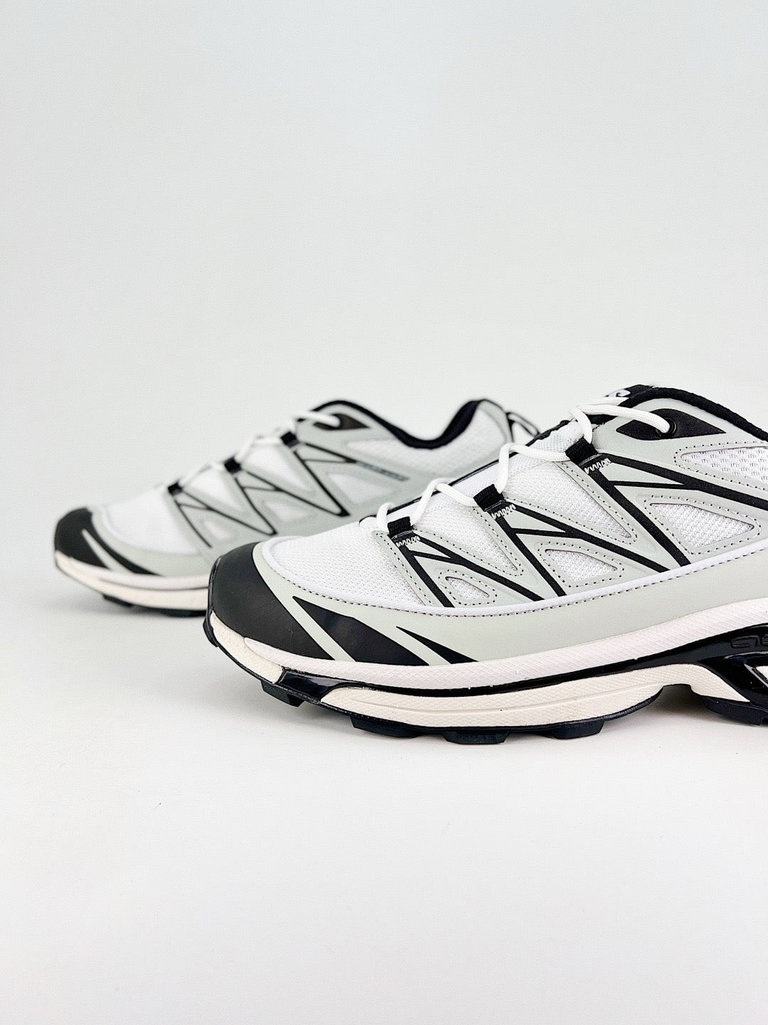 Salomon XT-6  Expanse Outdoor Trail Sneakers Men Women Hiking Trail Running Shoes White / Metal / Black